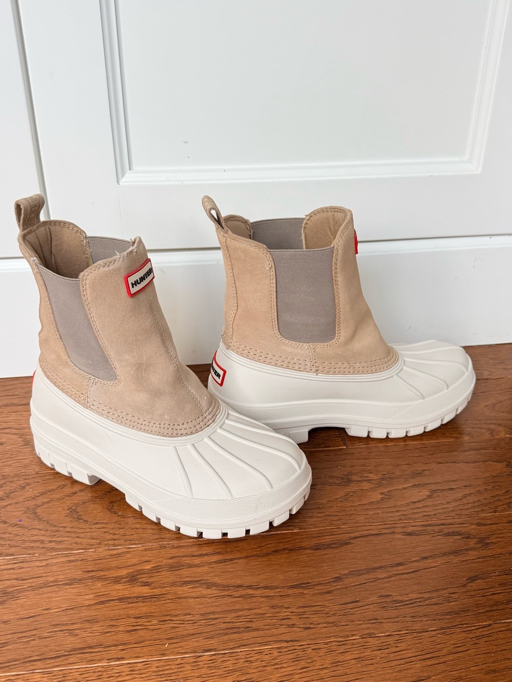 Hunter Sutton Chelsea Duck Boots in Beige and Cream- Size 9 - Picture 6 of 8